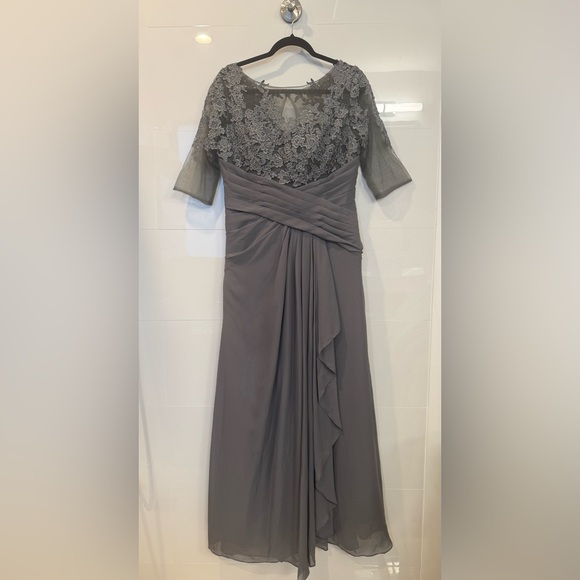 New Gray Floral Appliqué Evening Gown - Picture 3 of 6